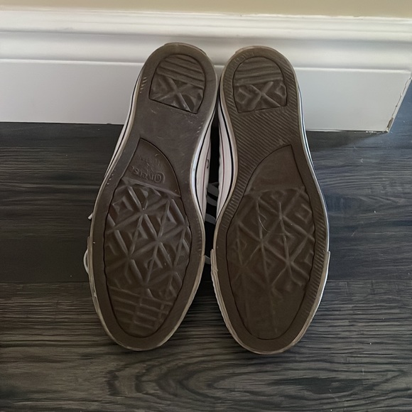 SOLD white converse - Picture 10 of 10